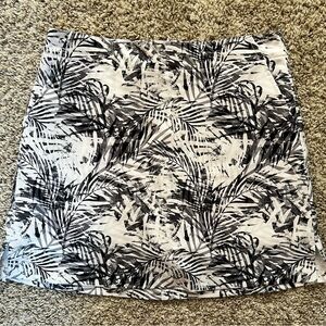 Lady Hagen Women’s Black and White Tropical Print Skort